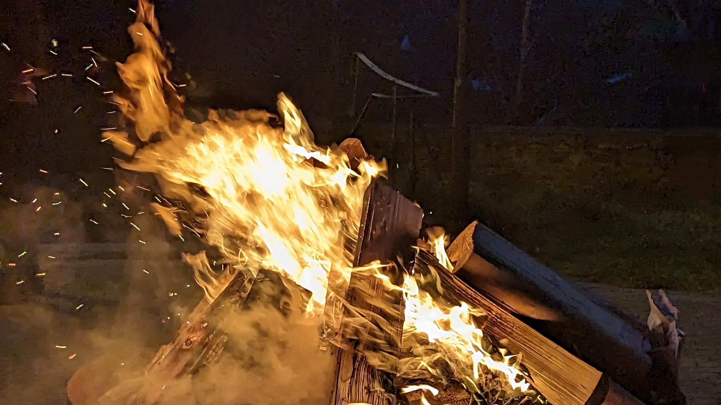 'Folge deiner Sehnsucht' (Osterfeuer in Rheinbrohl 2023)