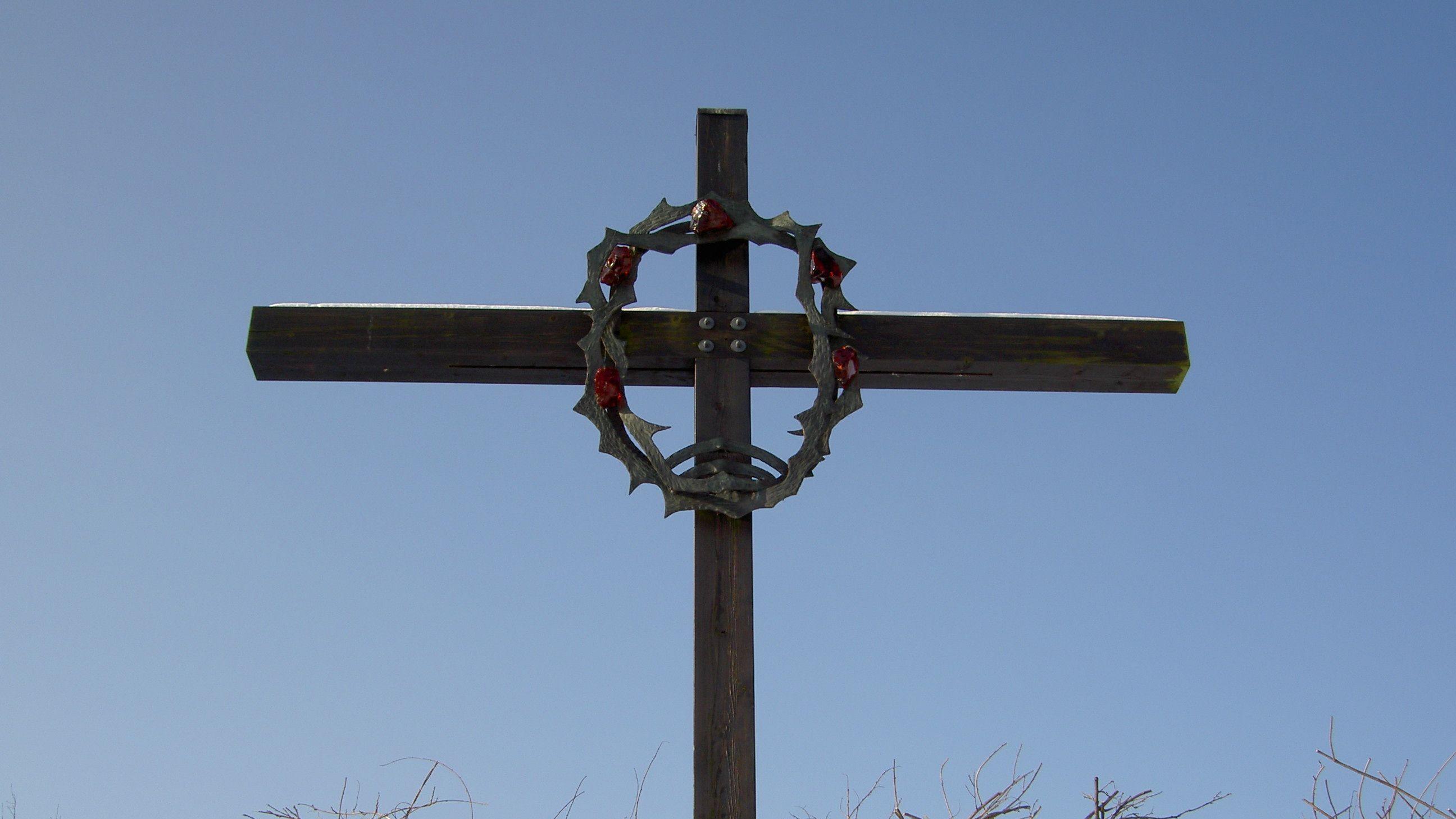 Ostern - eine neue Leere (Kreuz am Wallfahrtsplatz, Kloster Stiepel, Bochum)