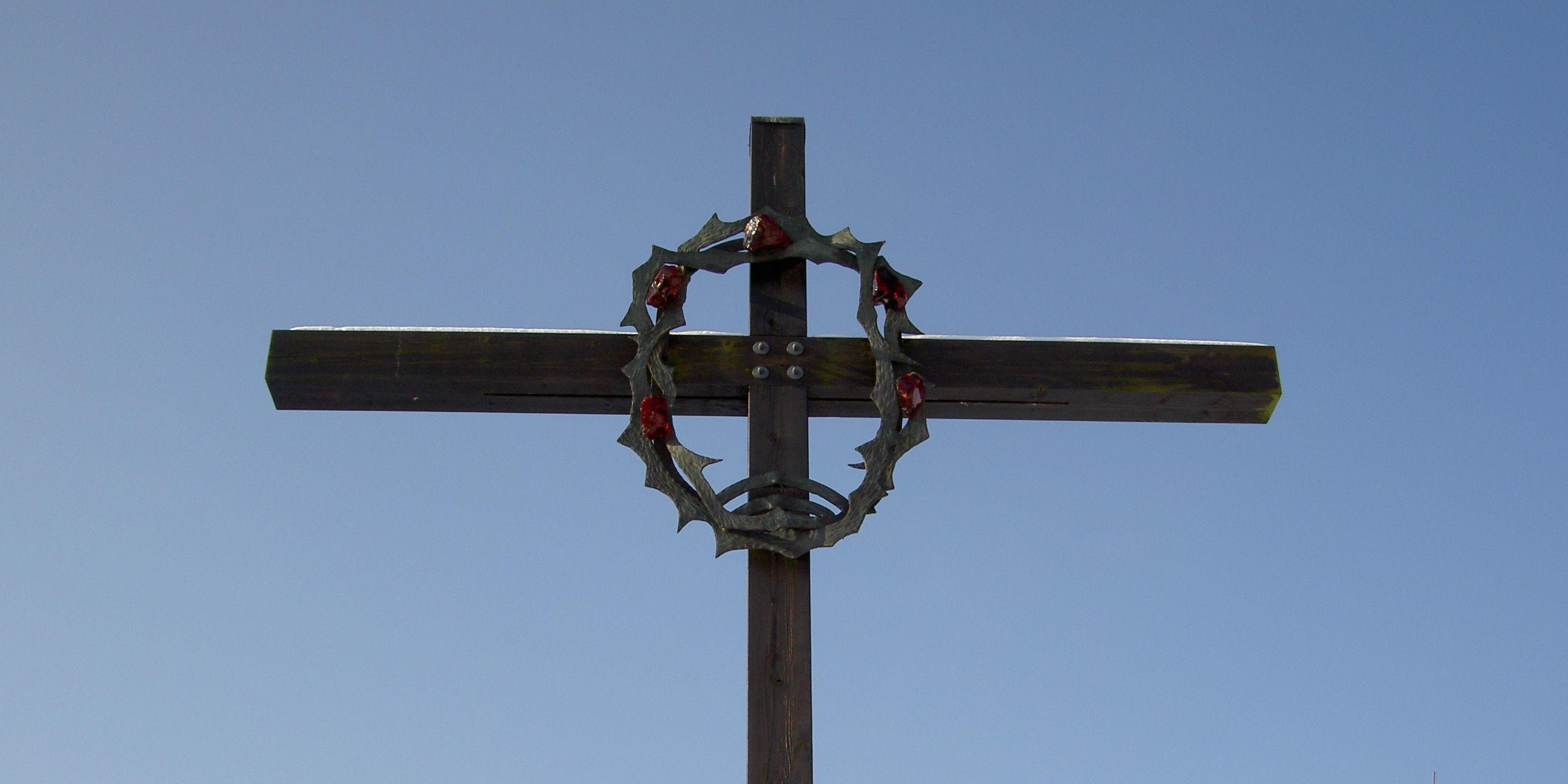 Ostern - eine neue Leere (Kreuz am Wallfahrtsplatz, Kloster Stiepel, Bochum) (c) Regina Schmitz Ostern - eine neue Leere (Kreuz am Wallfahrtsplatz, Kloster Stiepel, Bochum)